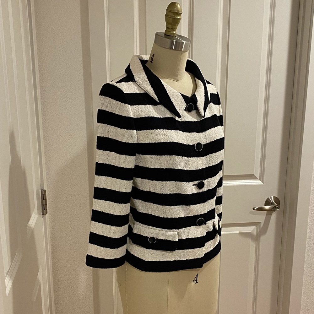 St. John Collection Knit Blazer. Size 6. Never Worn. - Picture 5 of 6